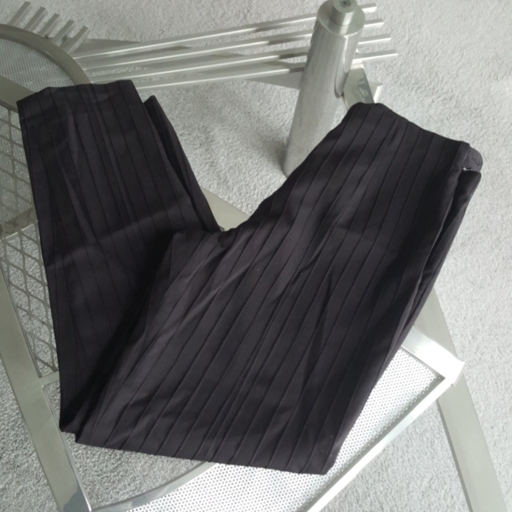 Elegant Black Pinstripe Women's Cropped Pants